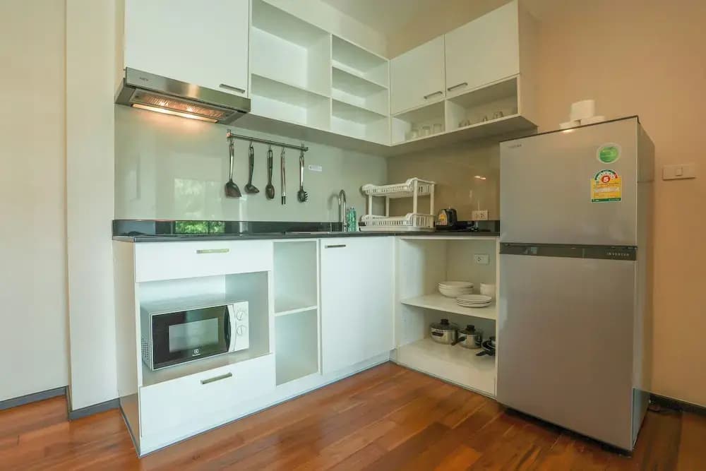 Chic Condo Just 100m from the Shore c130 - photo 13