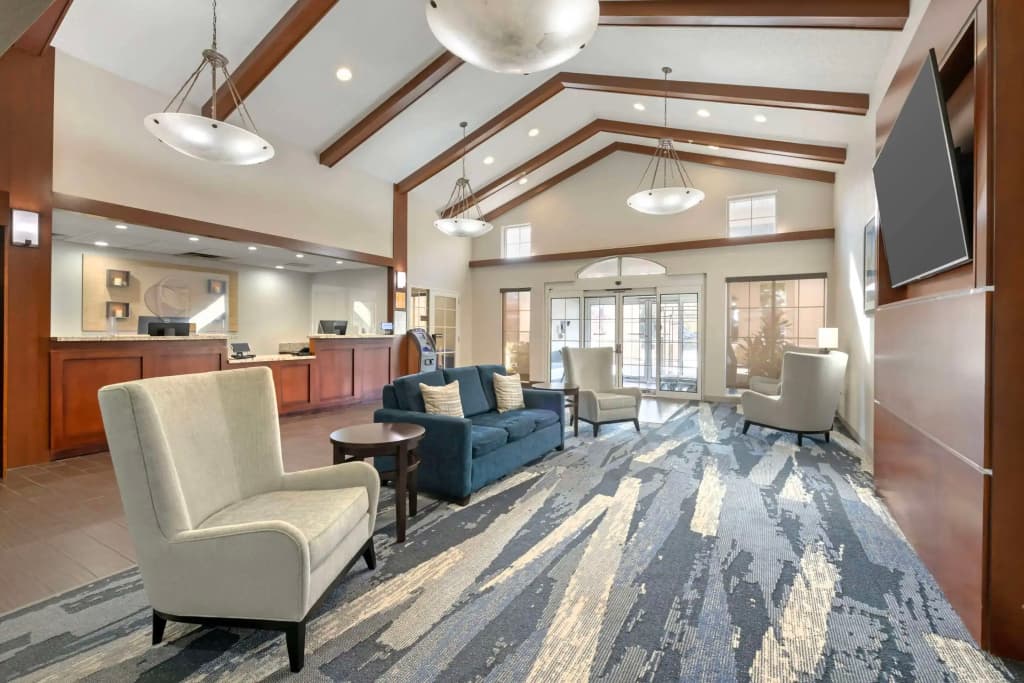 Comfort Suites Downtown - photo 2