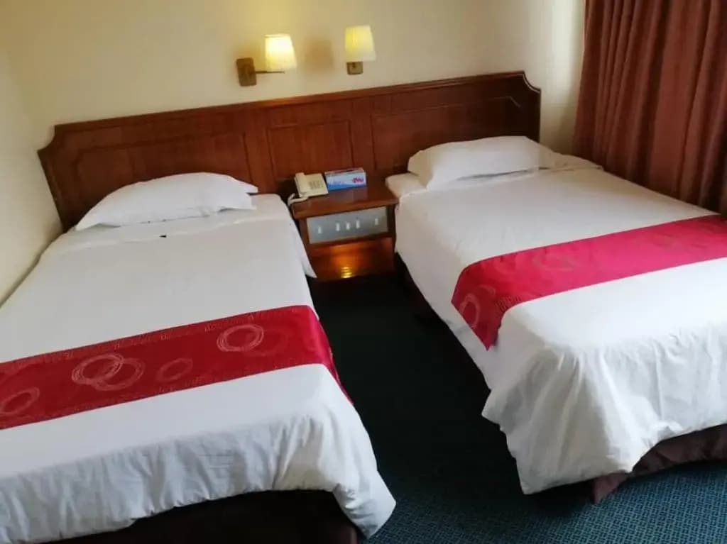Pacific Orient Hotel - photo 4