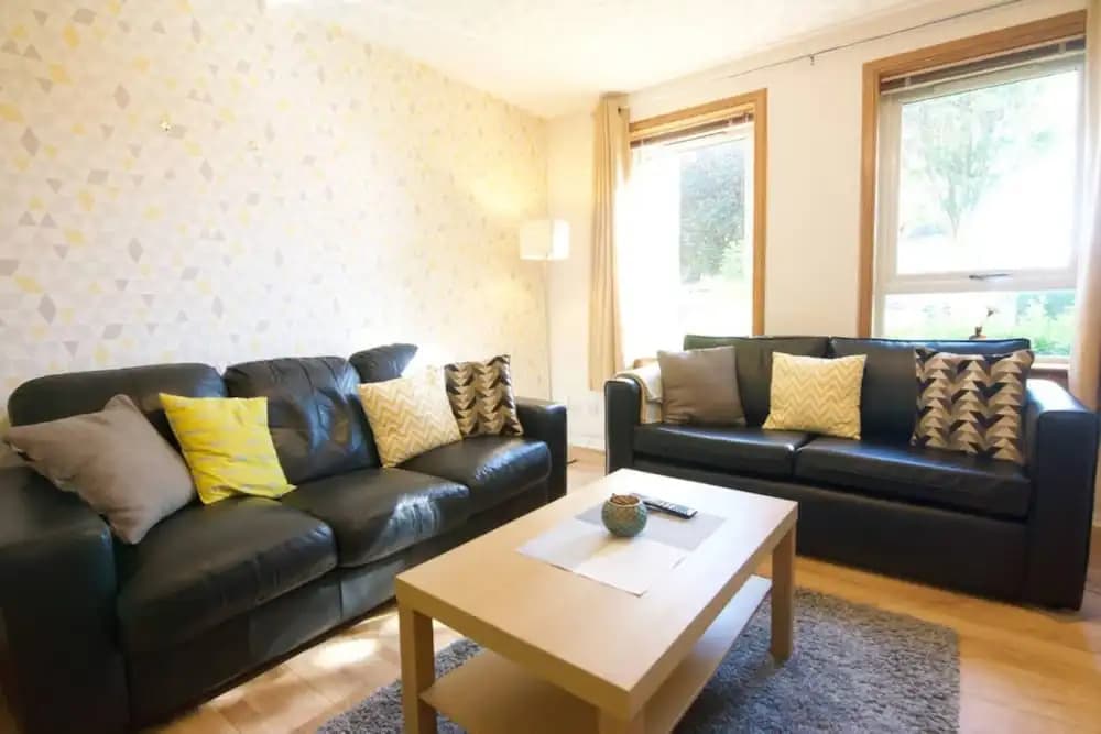 Modern 2 Bedroom Ground Floor Flat with Parking - photo 9