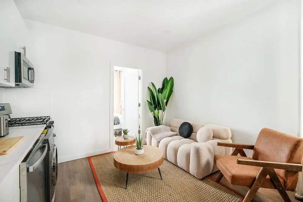 1290-3 New Renovated 2 Bedrooms in UES - photo 3