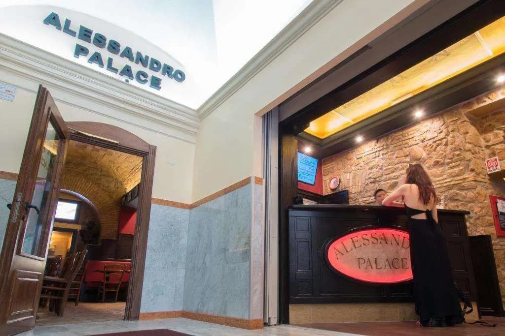 Alessandro Palace & Bar - Hostel - photo 30