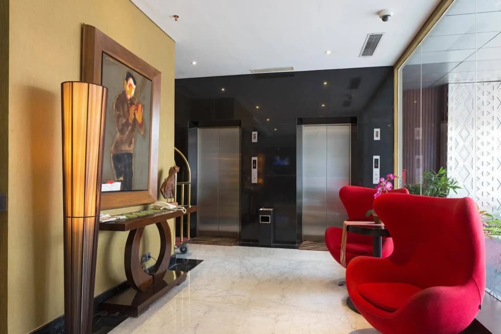 RedDoorz Plus near Blok M Square - photo 1
