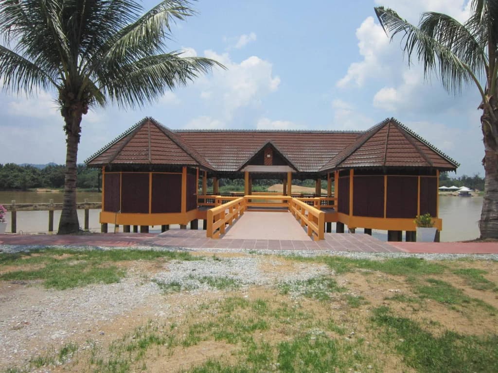 Green Village Pasir Salak Eco River Resort - photo 14