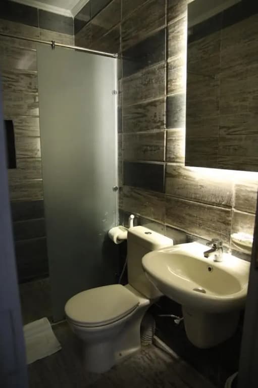 Australian Deluxe Hostel - photo 8
