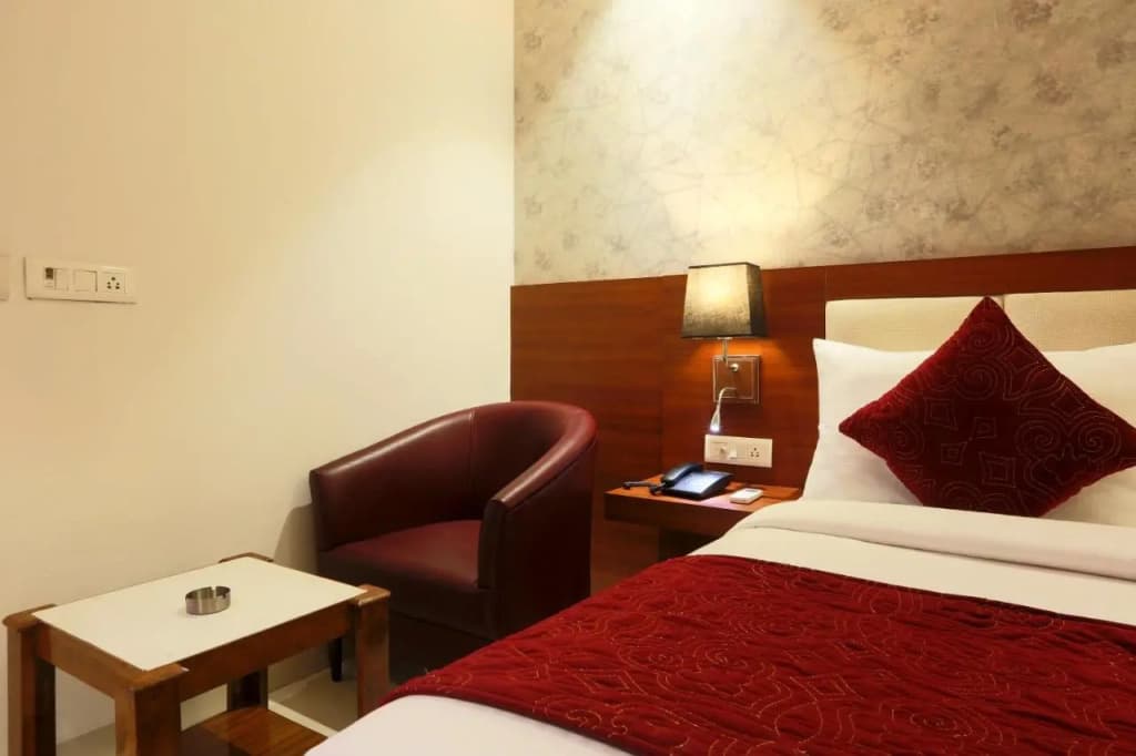 Hotel Arch Suites - photo 18