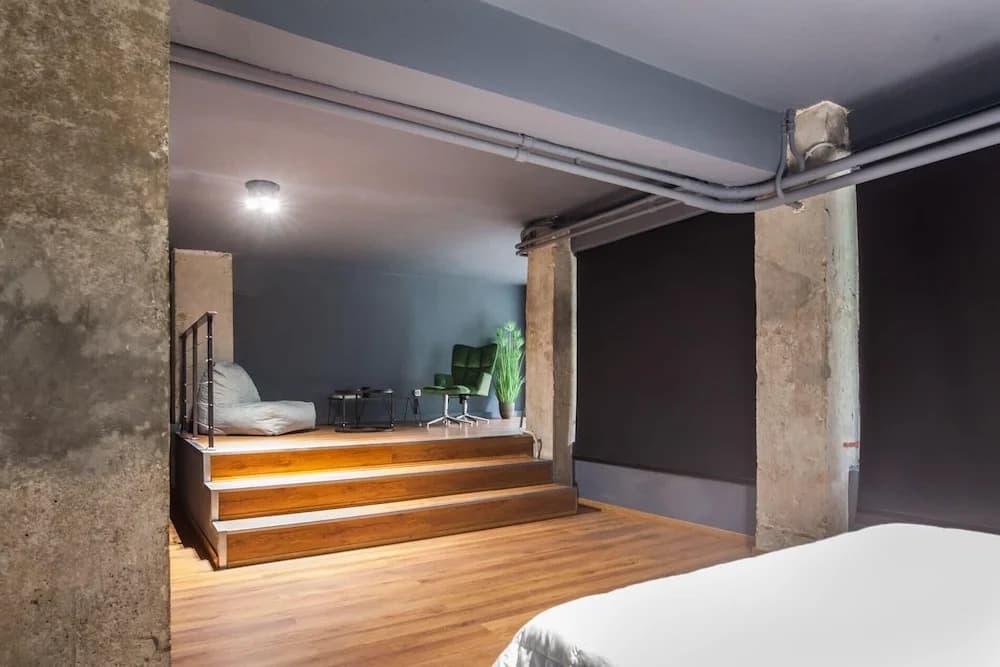 Modern Industrial Apt In Neos Kosmos - photo 18