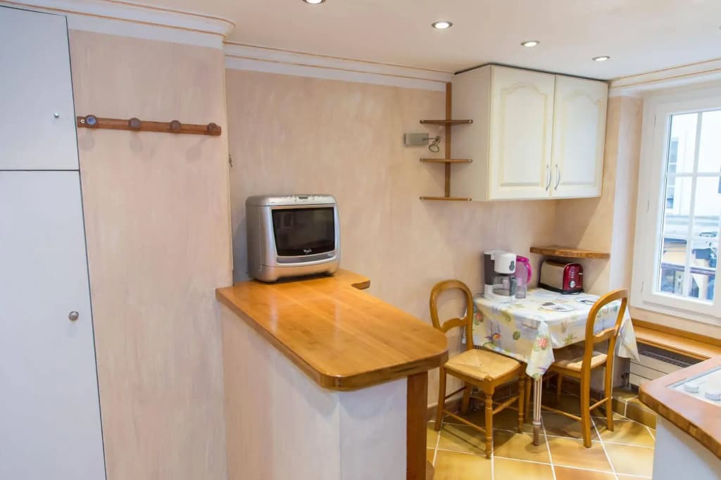 Saint-Germain des Pres Apartment - photo 10