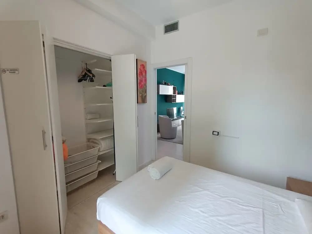 JOIVY Elegant Flat For 4 with 2 Balconies - photo 3