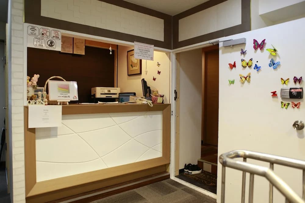 G'inns guest house - Hostel - photo 1