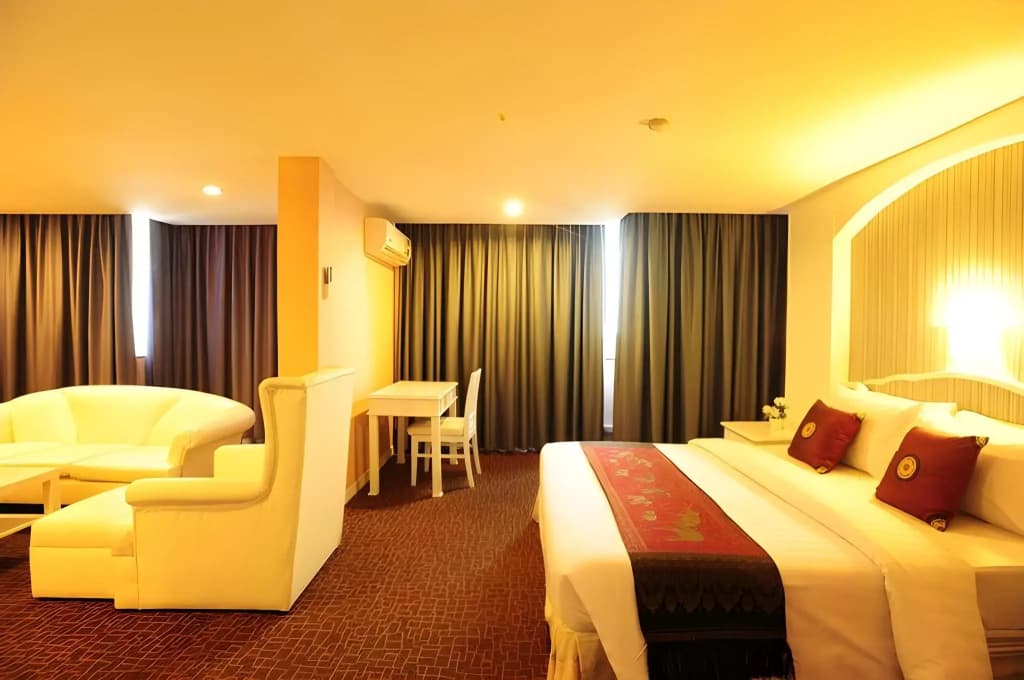 Aunchaleena Grand Hotel Wing B - photo 4