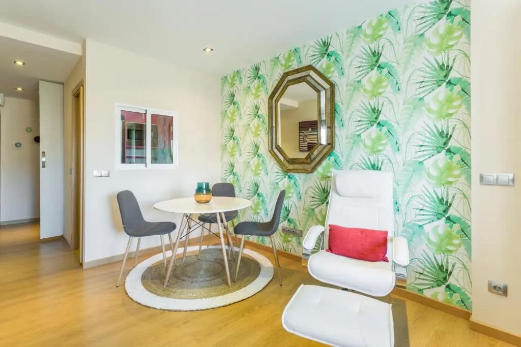 Cozy studio overlooking Pedro Zerolo Square - photo 11
