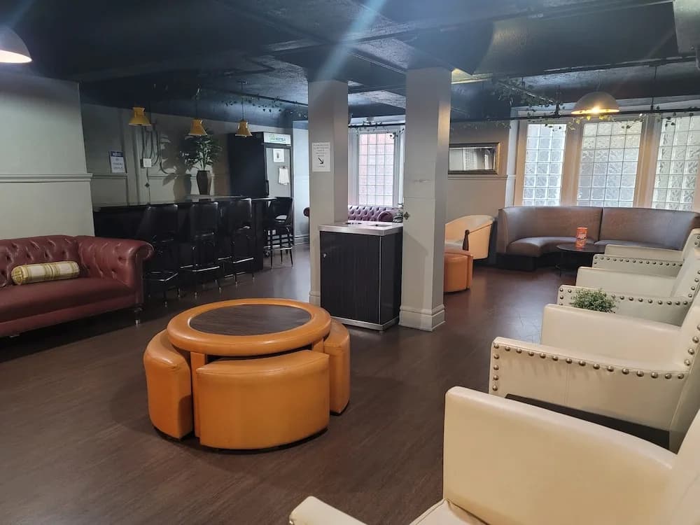 Ansonia Hotel - Hostel - photo 2