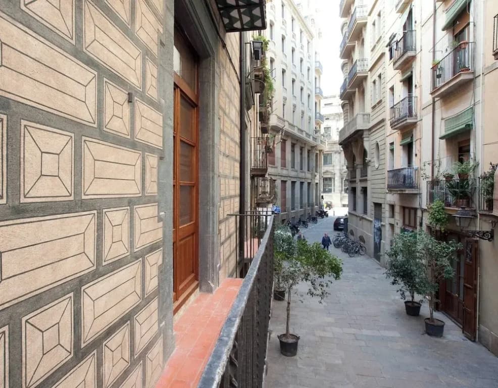Stylish Gothic Apartment In El Born - photo 8