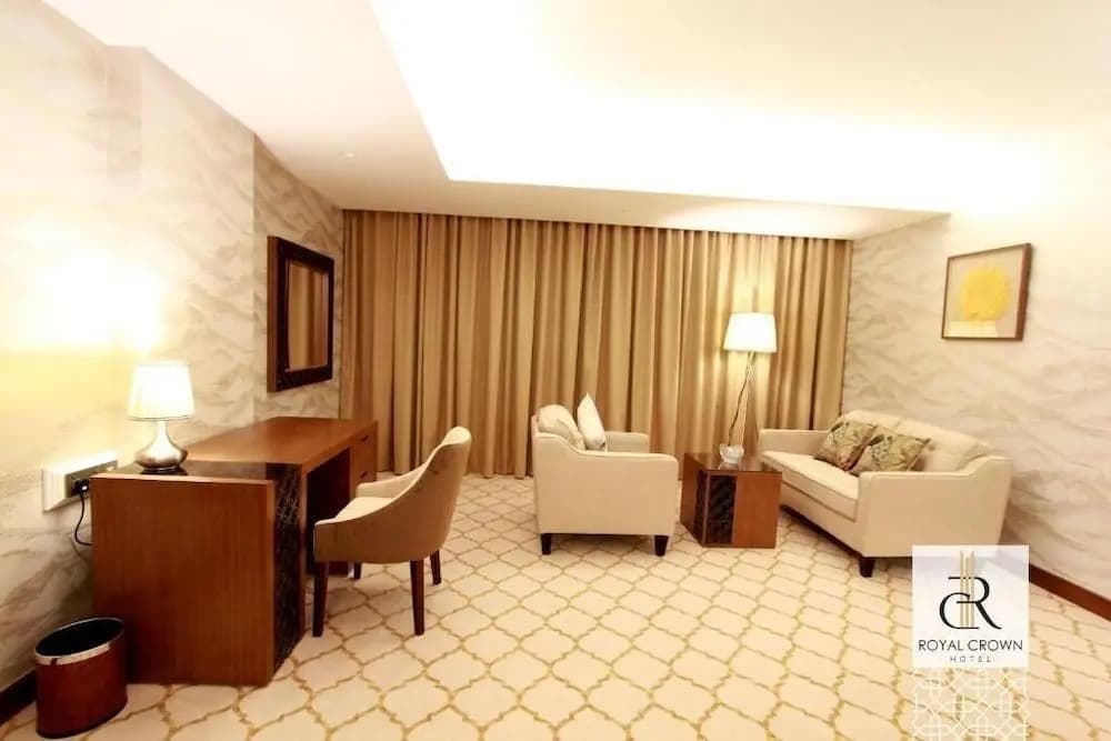 Royal Crown Hotel - photo 6