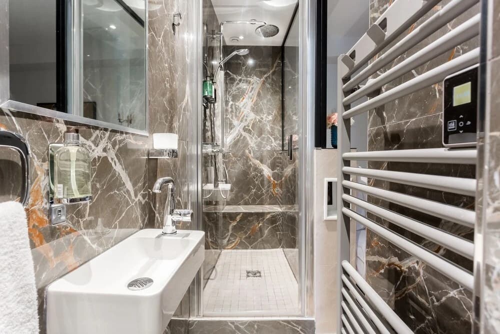 Luxury 4 Bedroom 3 Bathroom Louvre - AC - photo 8
