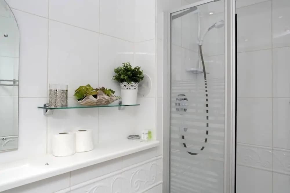 2 Bedroom Flat With Garage Parking - photo 11