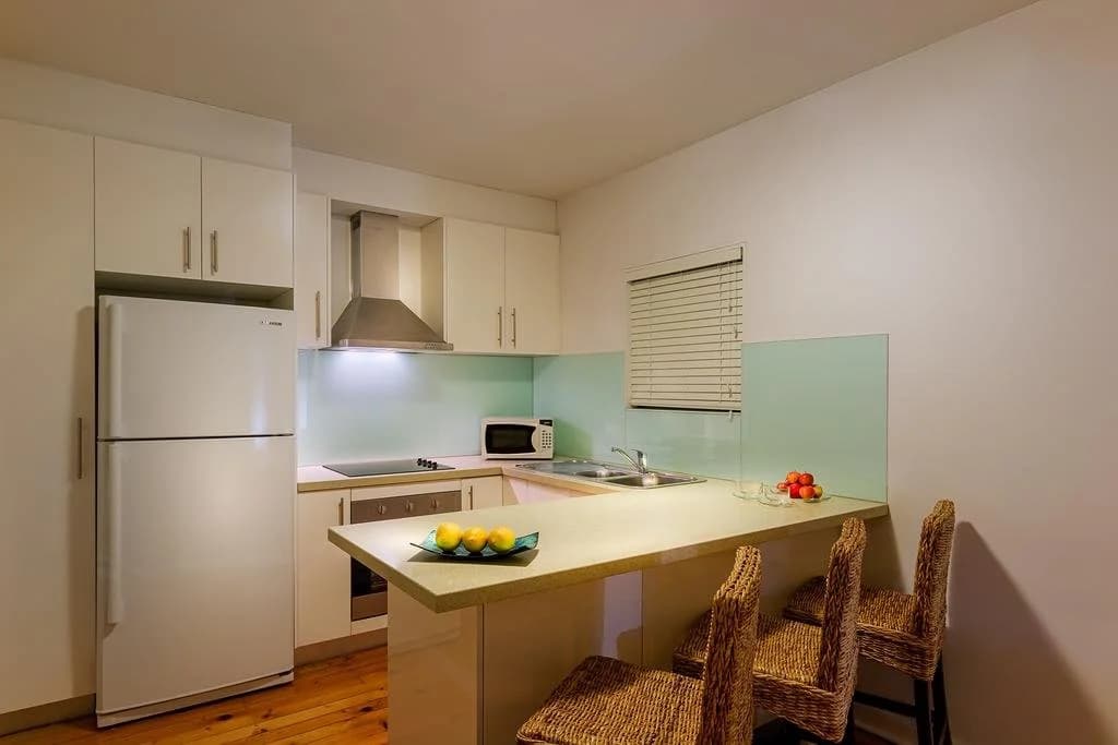 Crest on Barkly Serviced Apartments - photo 18