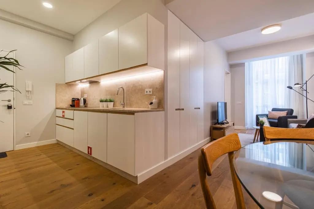 Upscale & Modern 2BDR Apartment - photo 19