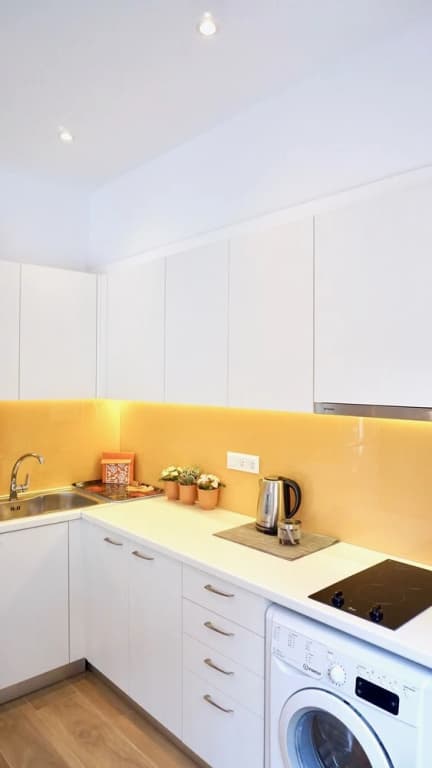 Warm & Spacious Apt in Athens - photo 1