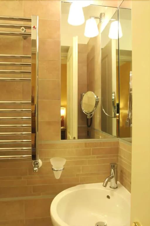 The Five Oscars Inn - photo 20