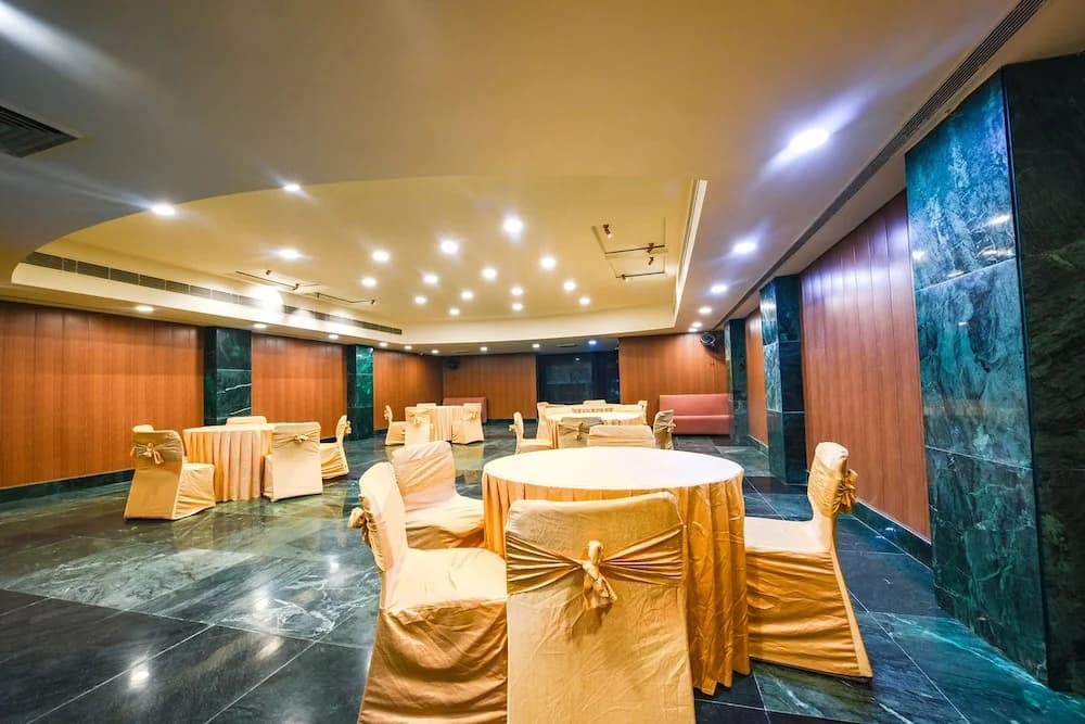 Fabhotel Bharat Continental - photo 16