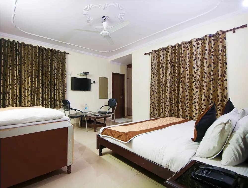 OYO 28126 Charanpahari Hotel - photo 4