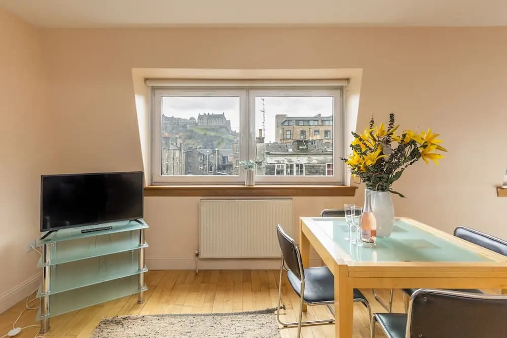 Amazing Castle View Apartment - photo 6