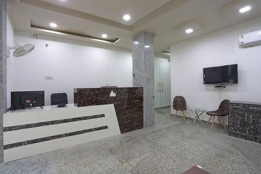 OYO 60786 Hotel Bluestar - photo 9