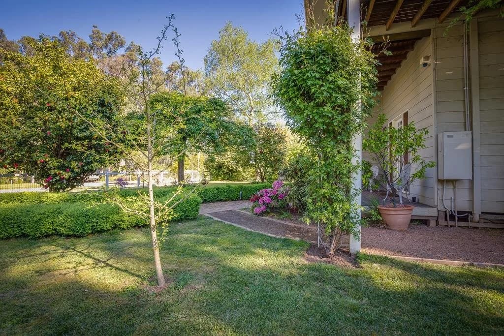 The Heart of Emerald Bed & Breakfast - photo 23