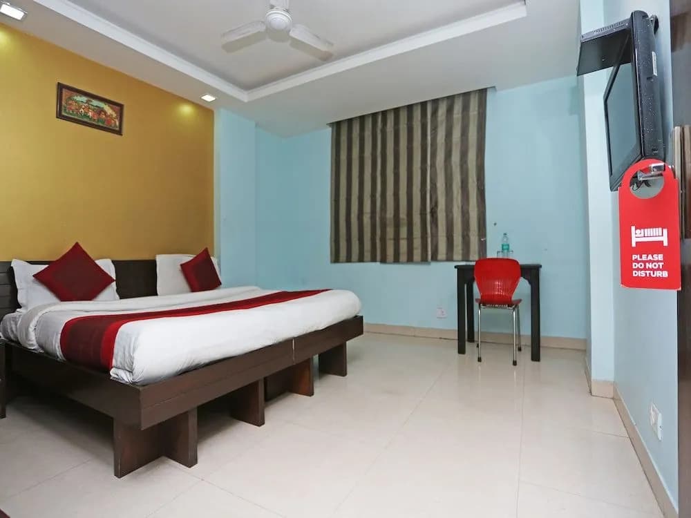 Hotel Flight Path Near IGI Airport - photo 3
