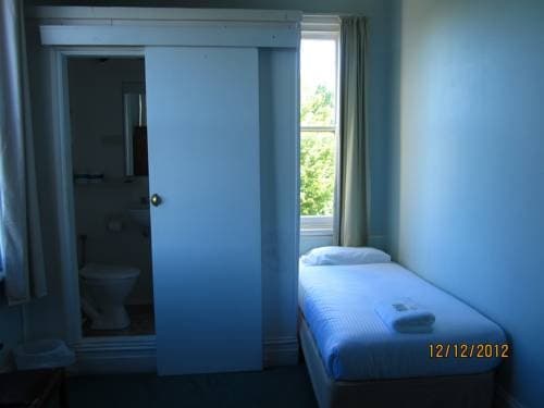 The Cecil Guesthouse - photo 12