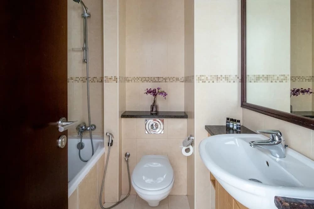 Spacious + Modern Studio in JLT - Sleeps 3 - photo 11