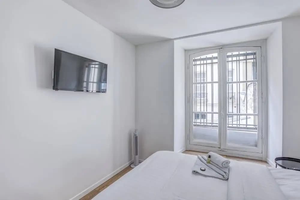 Stunning 3BR Home in the Heart of 10th Arr. Paris! - photo 4