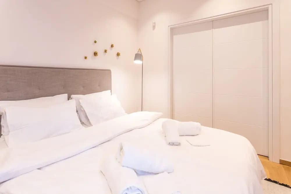 QuietFlat 4th Flr HiEnd 1bdr - photo 2