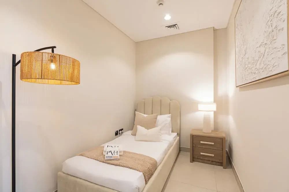 PVH -  1BR plus Single Bed - Golf Gate - photo 2