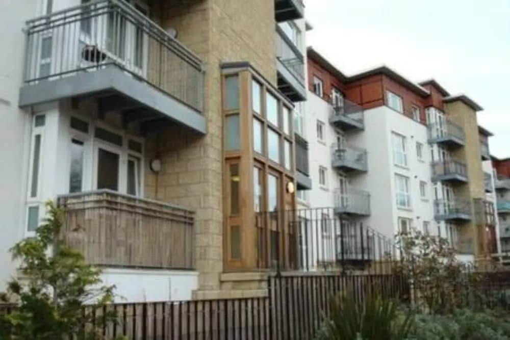 Modern Edinburgh Flat With Balcony - main photo
