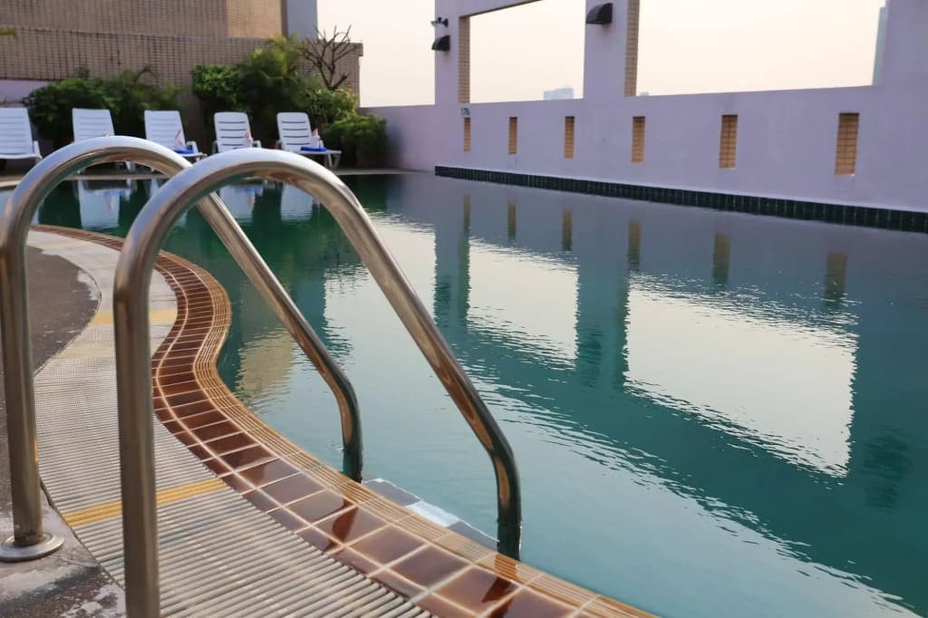 Karnmanee Palace Hotel - photo 10
