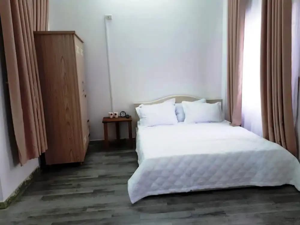 Leo's House - photo 5
