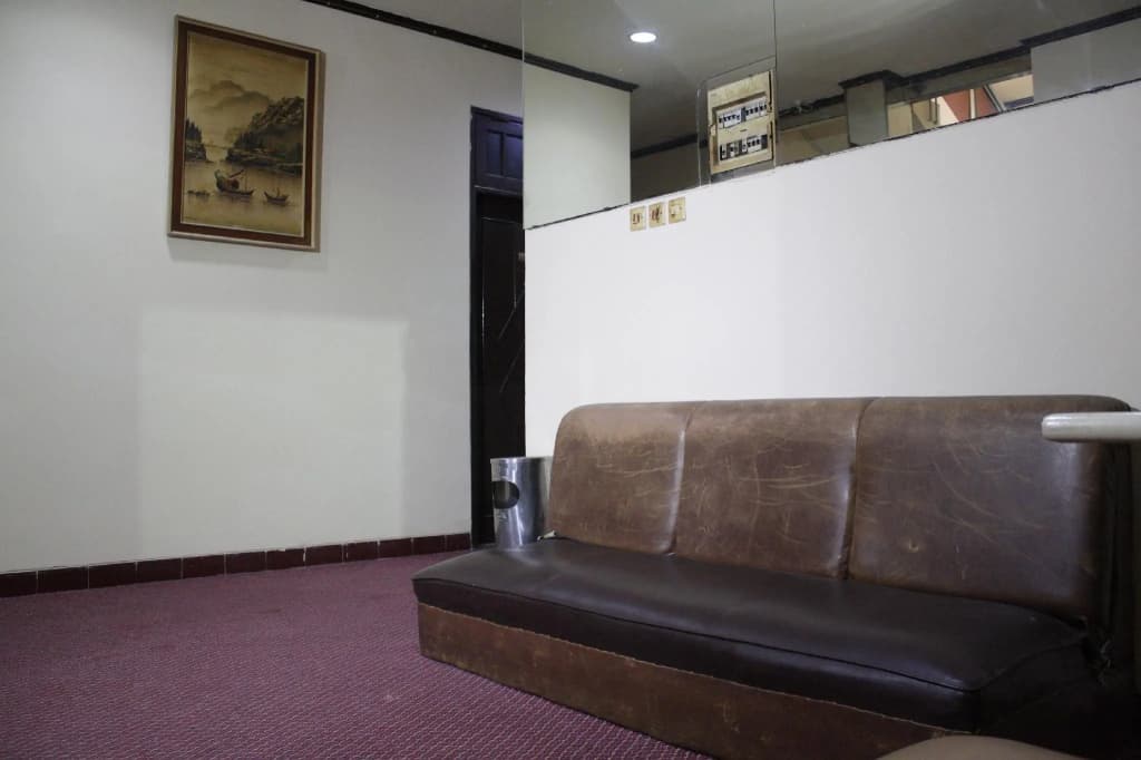 OYO 181 Wisma Bintang Near RSUD Johar Baru - photo 18