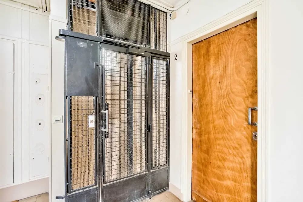Apartment With Balcony Near Gare Montparnasse - photo 1