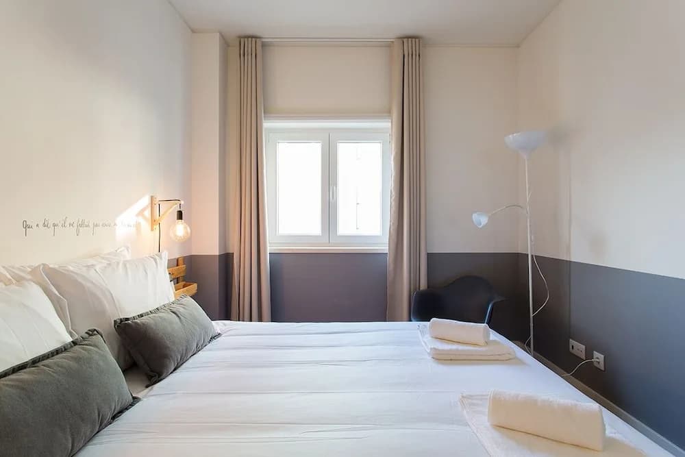 JOIVY Chic 1-bed flat, moments to Rato subway - photo 1