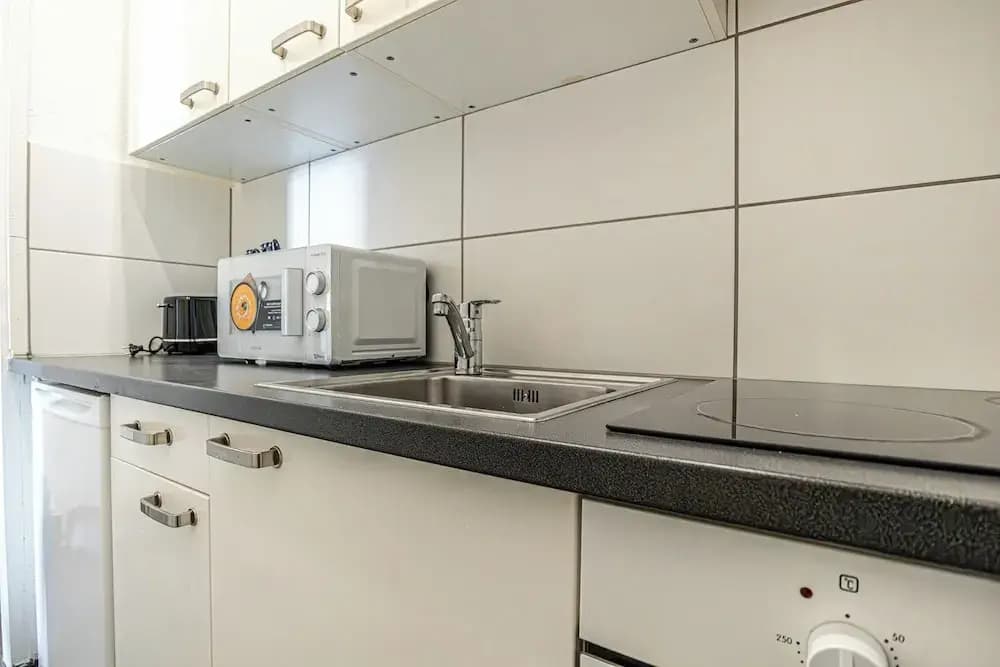Comfortable 2BR Apt Near Attractions - photo 12