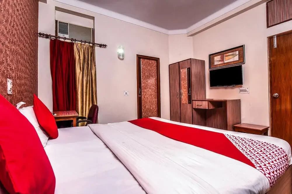 The Excellency by OYO Rooms - photo 4