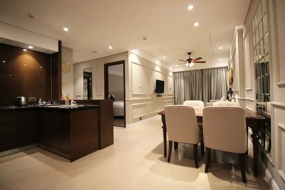 Neo Classic Condo - photo 30