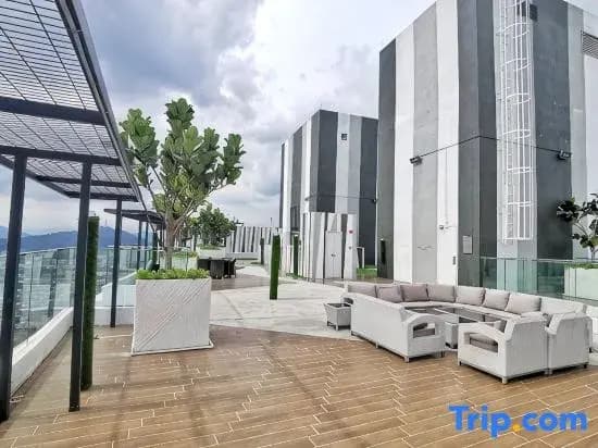 Reizz Residence 2 Bdr 2 Bath With Balcony - photo 2