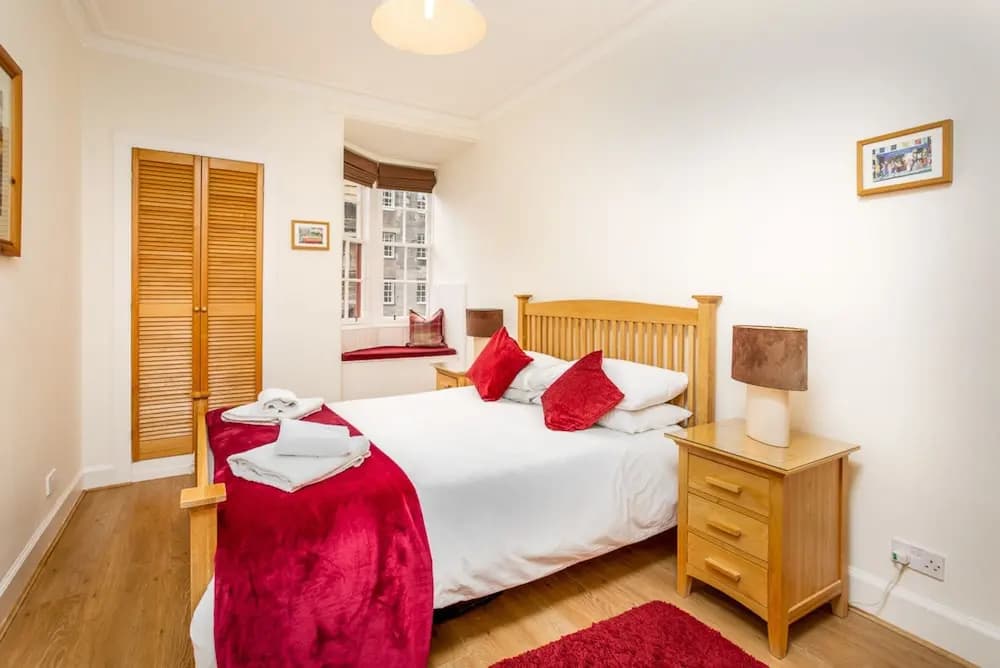 Lovely 2-bed Apartment in Old Town Edinburgh - photo 2