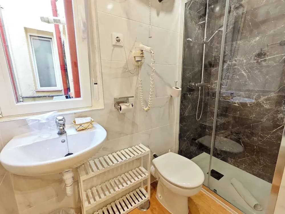 Hostal Aliste - photo 27