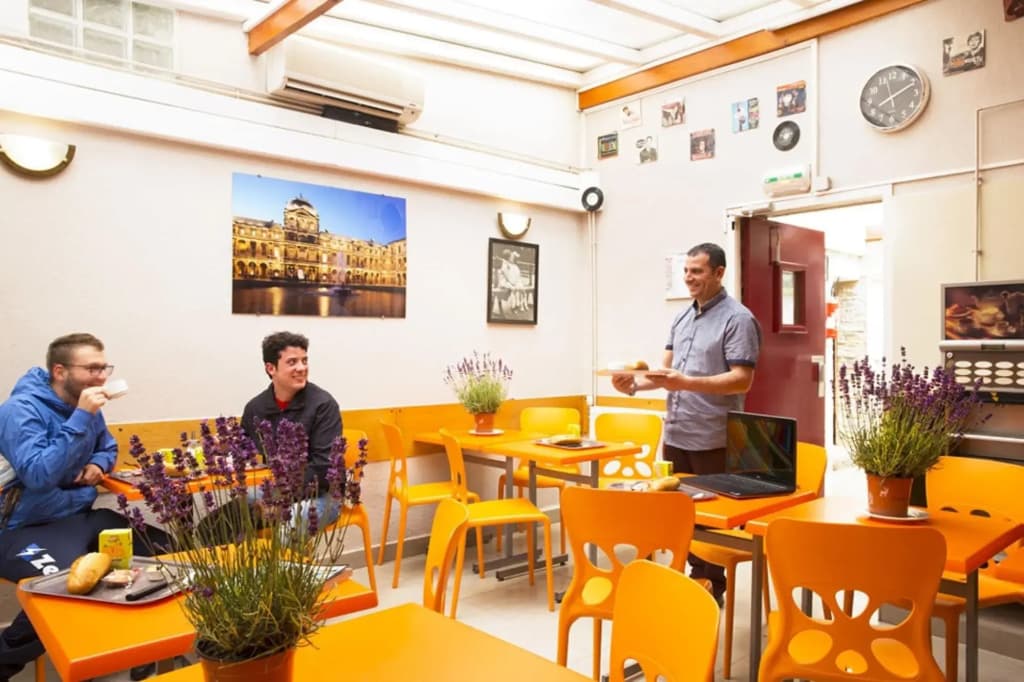 Bastille Hostel - photo 20