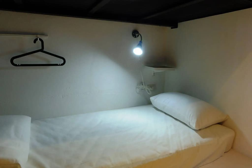 Seek Sleep Hostel - photo 3